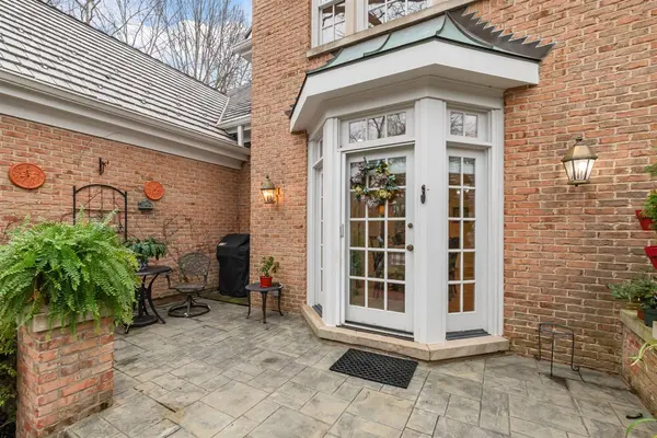 852 Gloucester XING, Lake Forest, IL 60045