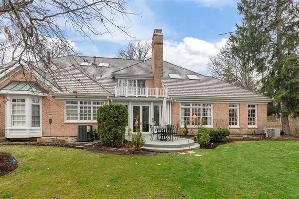852 Gloucester XING, Lake Forest, IL 60045