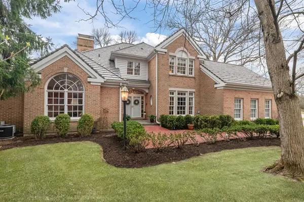 852 Gloucester XING,  Lake Forest,  IL 60045