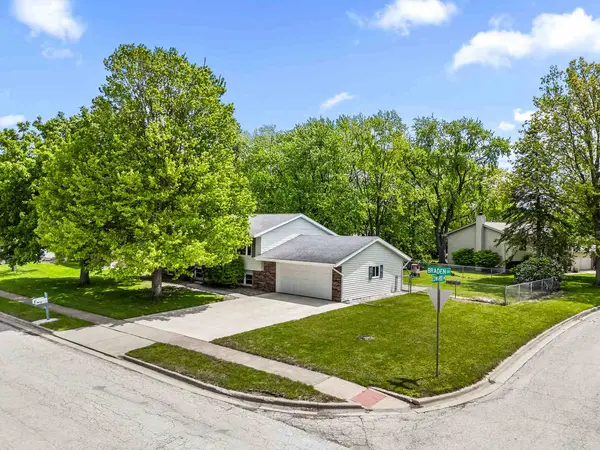 1711 Braden DR, Normal, IL 61761