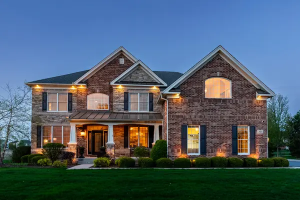 12 Wood Oaks DR, South Barrington, IL 60010