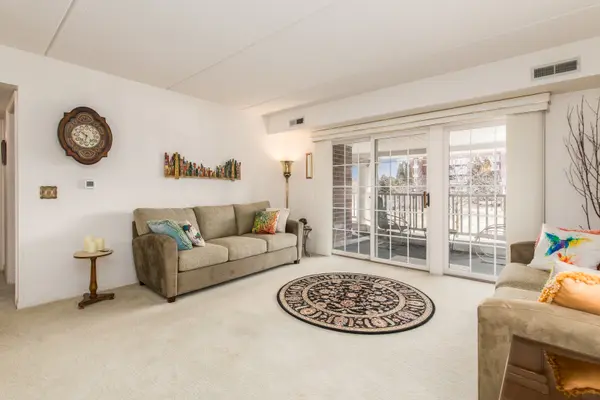 7031 W Touhy AVE #201, Niles, IL 60714