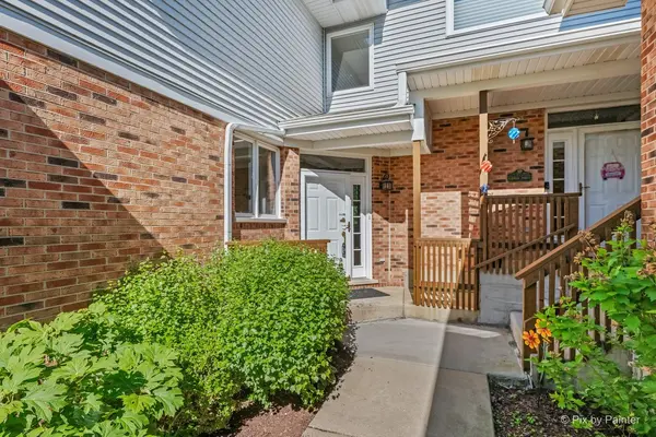 255 Charlotte CT, Cary, IL 60013
