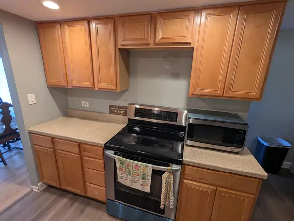 6340 AMERICANA DR #210, Willowbrook, IL 60527