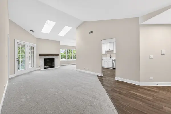 802 Butternut LN #C, Mount Prospect, IL 60056