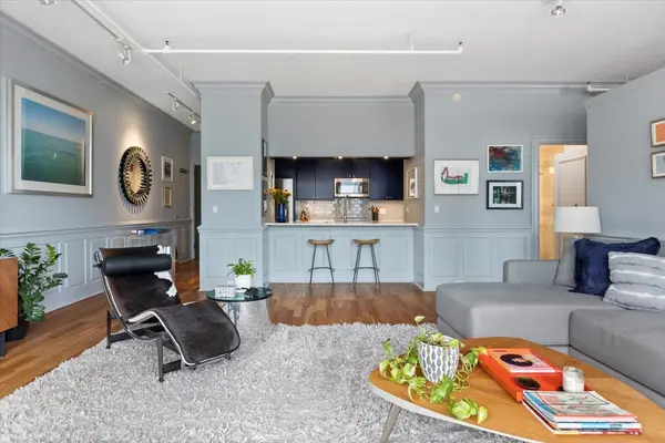737 W Washington BLVD #802, Chicago, IL 60661