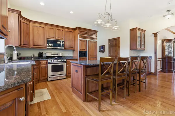 908 Knox LN, Batavia, IL 60510