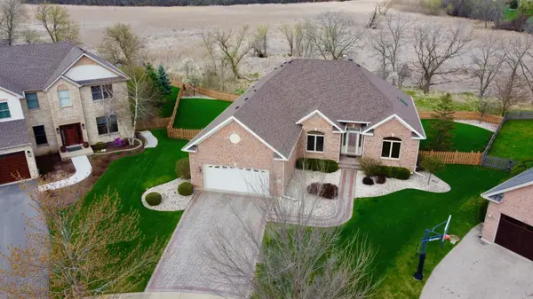 1118 Beachwood CT, Antioch, IL 60002