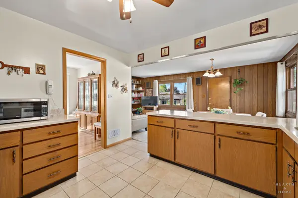 632 Polynesian DR, Des Plaines, IL 60016