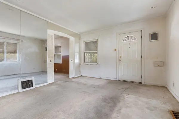 2556 E 97th PL, Chicago, IL 60617