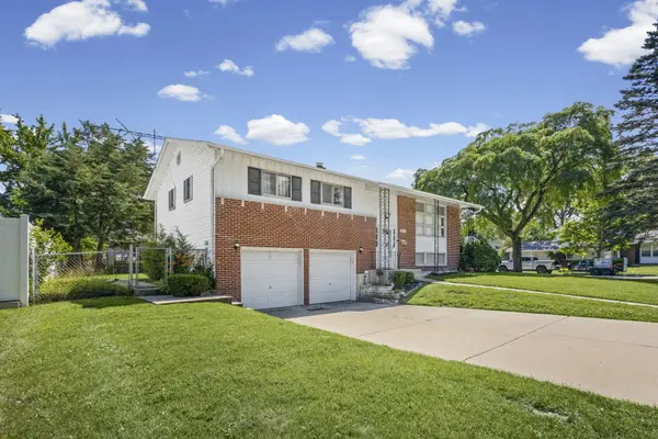1035 E Plate DR, Palatine, IL 60074