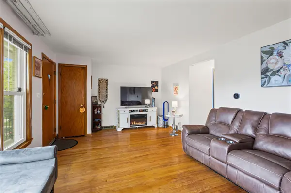 4855 W Gunnison ST, Chicago, IL 60630