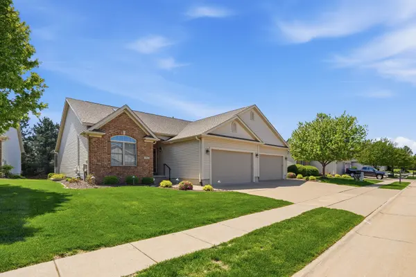 2865 Villa CT, Bettendorf, IA 52722
