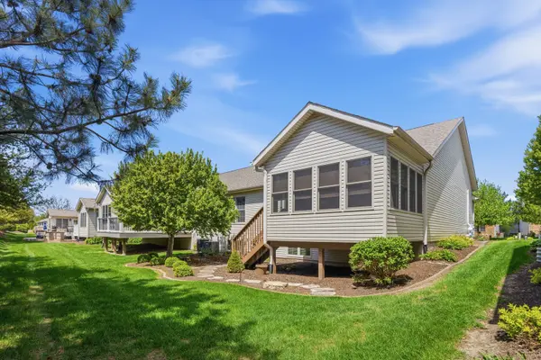2865 Villa CT, Bettendorf, IA 52722