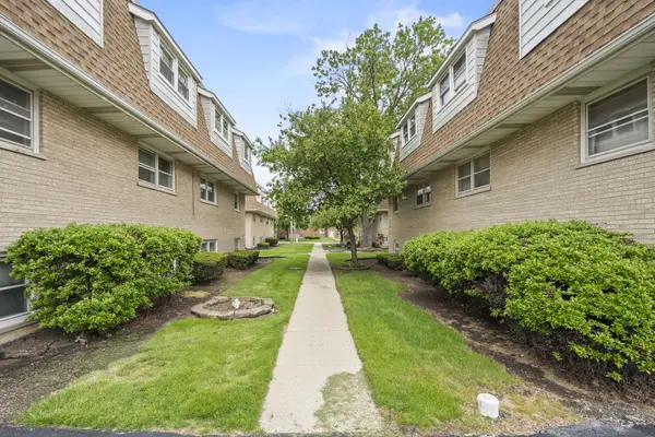 9911 W 58th ST #2, Countryside, IL 60525