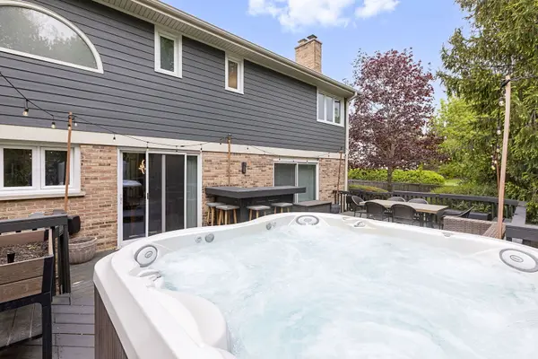 250 Covington DR, Barrington, IL 60010