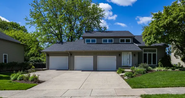 833 Huntleigh DR,  Naperville,  IL 60540
