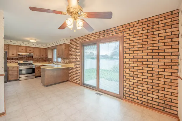 765 Algona AVE, Elgin, IL 60120