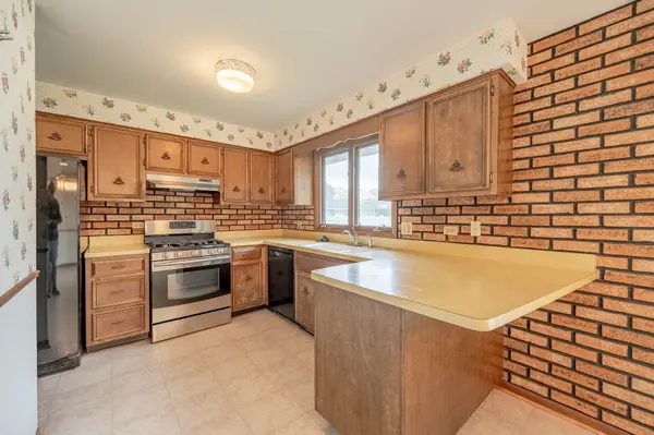 765 Algona AVE, Elgin, IL 60120