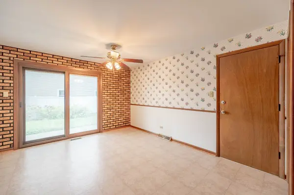 765 Algona AVE, Elgin, IL 60120
