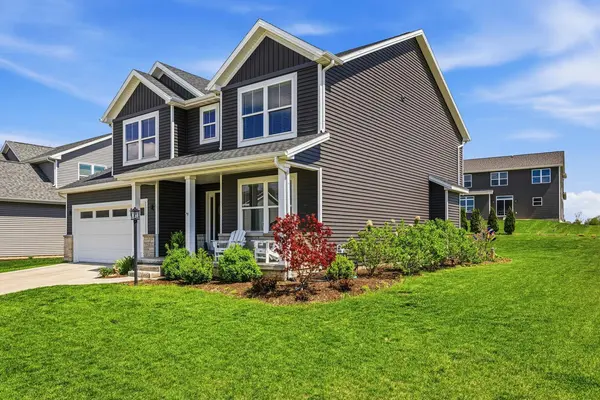 718 Cole LN, Mahomet, IL 61853