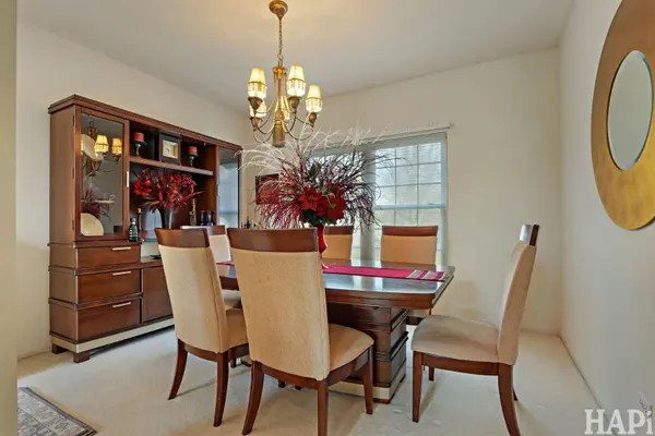 1419 White Oak LN, Woodstock, IL 60098