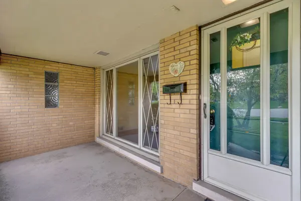 179 N Hampshire AVE, Elmhurst, IL 60126