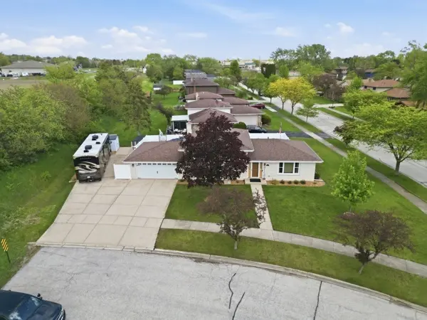 549 Willow LN, Beecher, IL 60401
