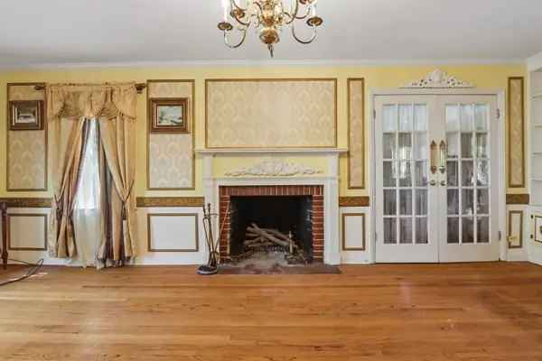 739 E Golf RD, Des Plaines, IL 60016