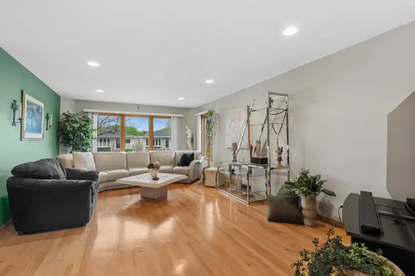 3217 N Paris AVE, Chicago, IL 60634