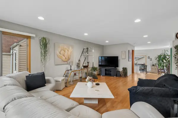 3217 N Paris AVE, Chicago, IL 60634