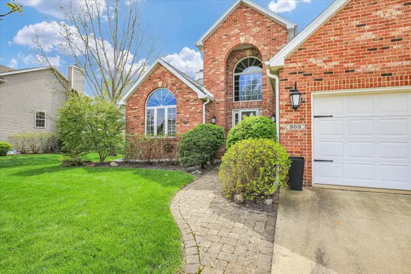 303 Orchard DR, Mahomet, IL 61853