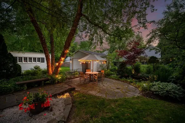 712 Juniper RD, Glenview, IL 60025