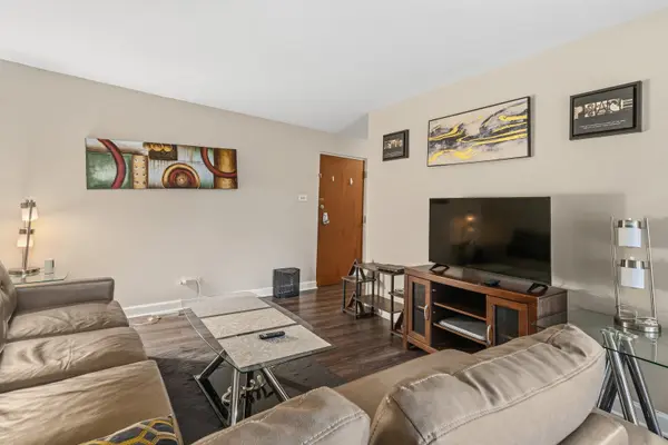 9725 S Keeler AVE #6-209, Oak Lawn, IL 60453
