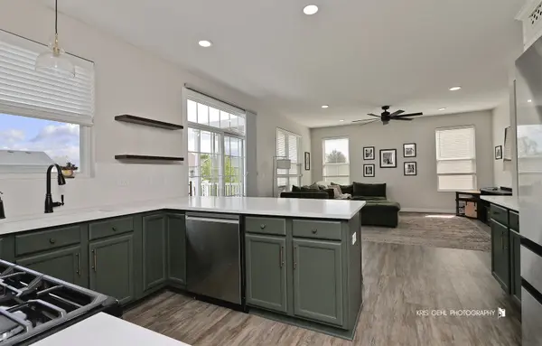 862 Heartland Park LN, Antioch, IL 60002