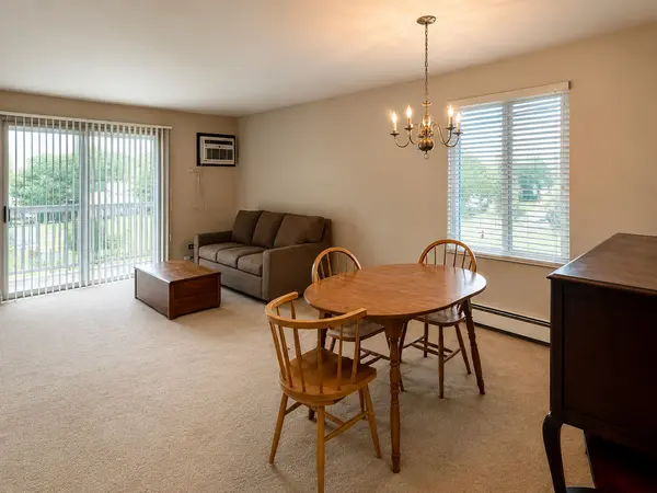 301 Gregory ST #9, Aurora, IL 60504