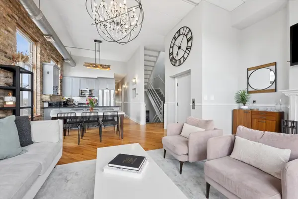 2117 W Belmont AVE #4, Chicago, IL 60618