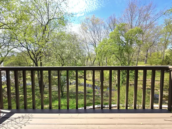 744 OLD BARN RD #A, Lake Barrington, IL 60010