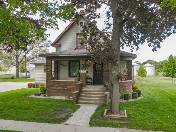 205 W 6th ST, Aroma Park, IL 60910