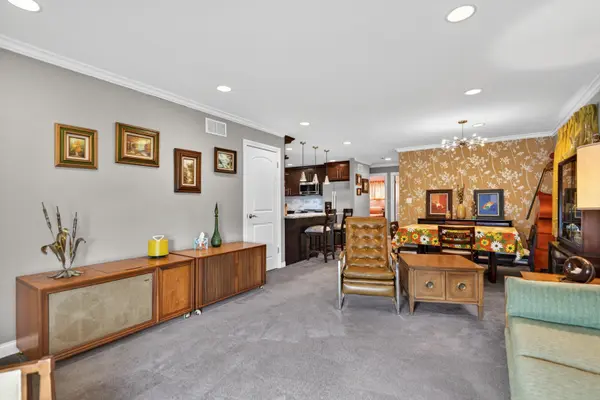 6139 W Gunnison ST, Chicago, IL 60630