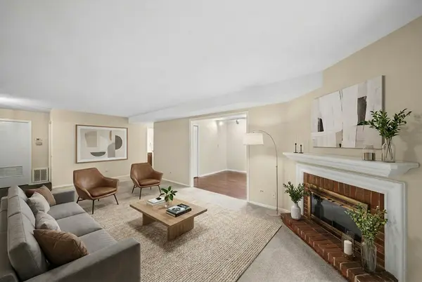 1863 Portsmouth DR #11-4B, Lisle, IL 60532
