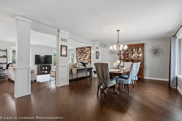 8248 Middlebury AVE, Woodridge, IL 60517