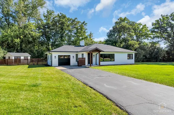 2320 Duffy LN, Riverwoods, IL 60015