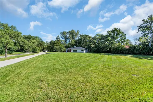 2320 Duffy LN, Riverwoods, IL 60015