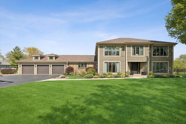 6731 Estate LN, Long Grove, IL 60047