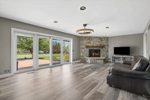 6731 Estate LN, Long Grove, IL 60047