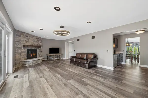 6731 Estate LN, Long Grove, IL 60047