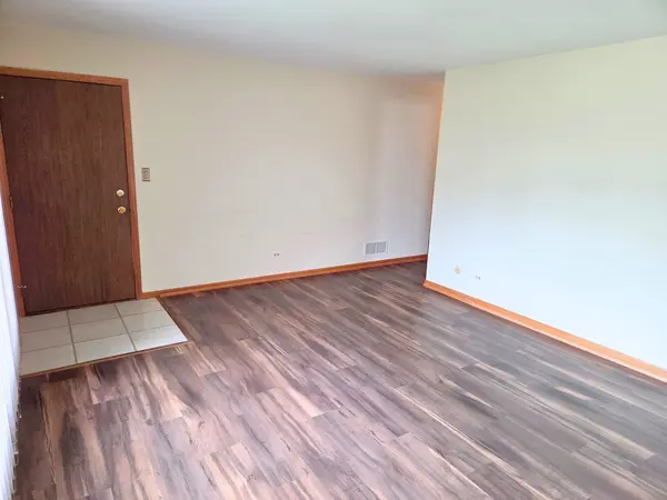 310 Starling CT #B, Bloomingdale, IL 60108