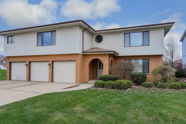 310 Starling CT #B, Bloomingdale, IL 60108