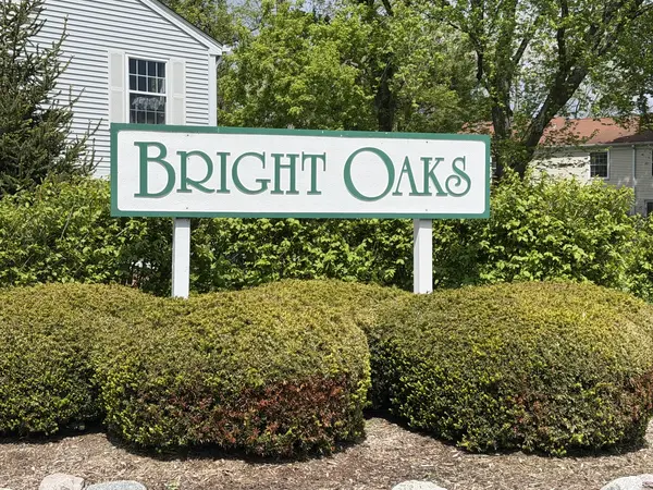 64 Bright Oaks CIR, Cary, IL 60013